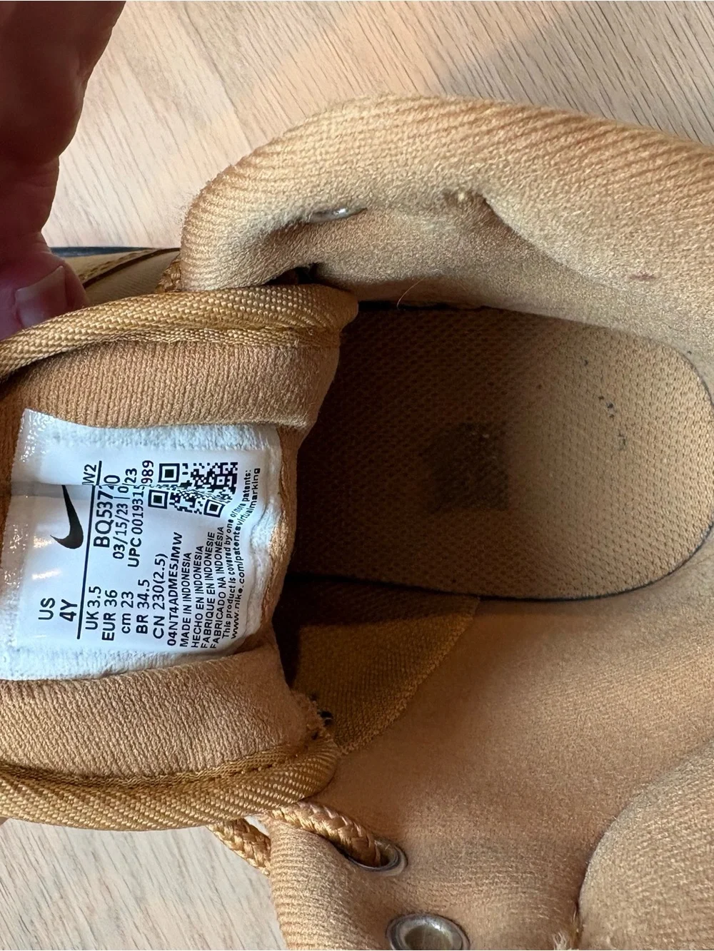 Nike Manola boot wheat 4y